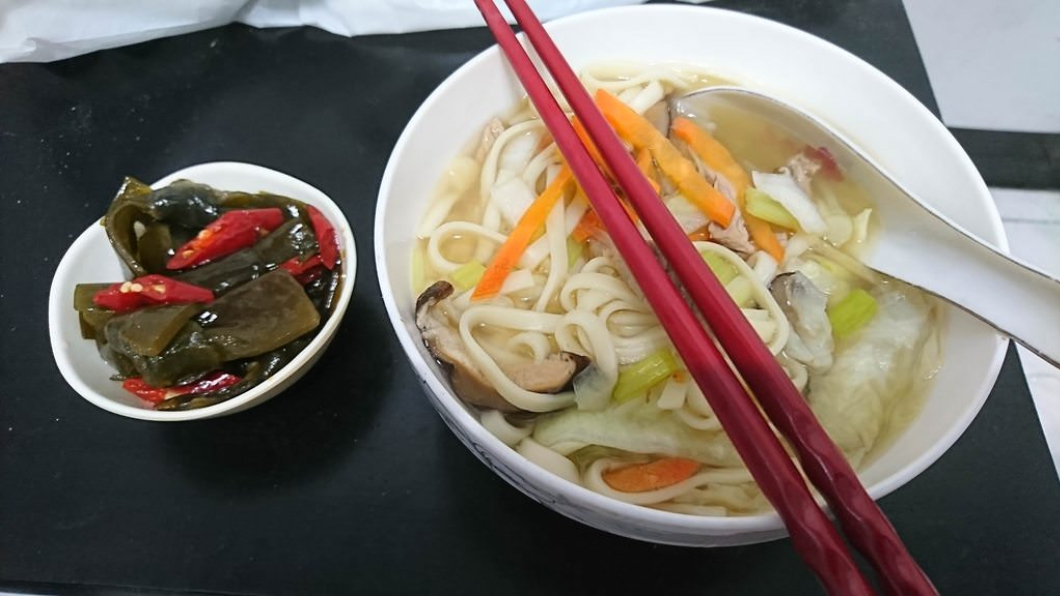 女房東深夜煮麵端到門口!他崩潰求助 網全暴動:求地址