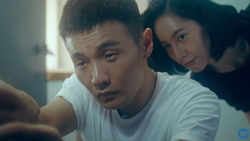 向金凱瑞致敬! 李榮浩《王牌冤家》重現經典