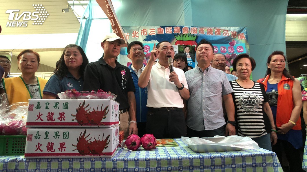 侯友宜助賣火龍果 1千公斤半小時賣完