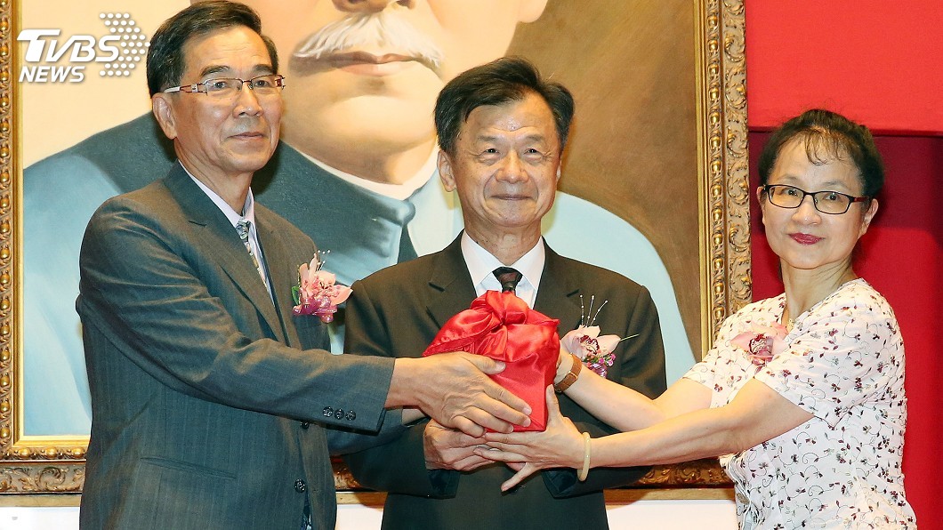 檢察長交接 邱太三勉年底選戰做好準備
