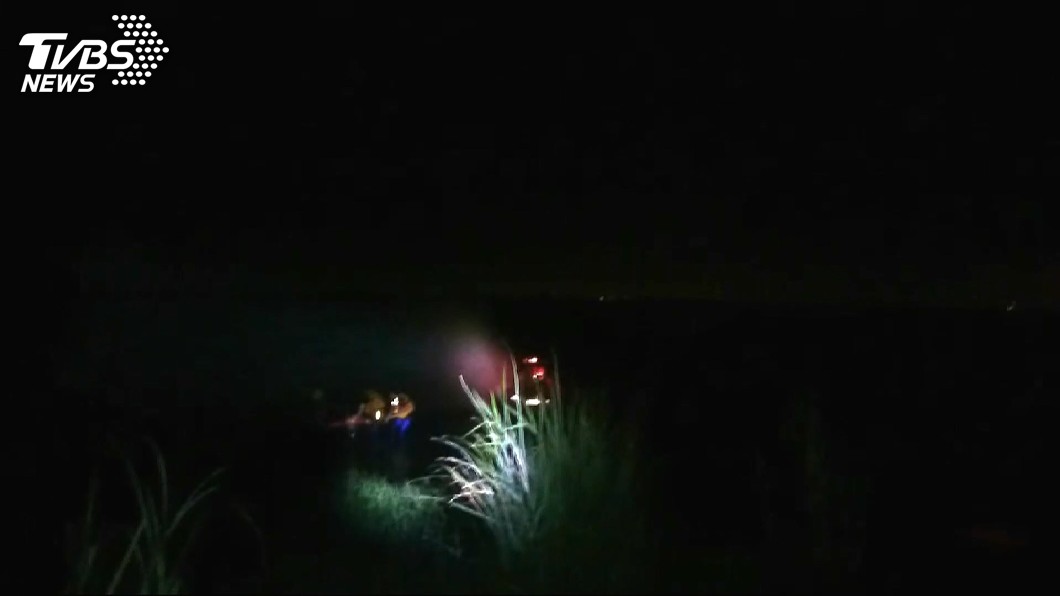 快訊/少年溪邊戲水被沖走 警消漏夜搜救