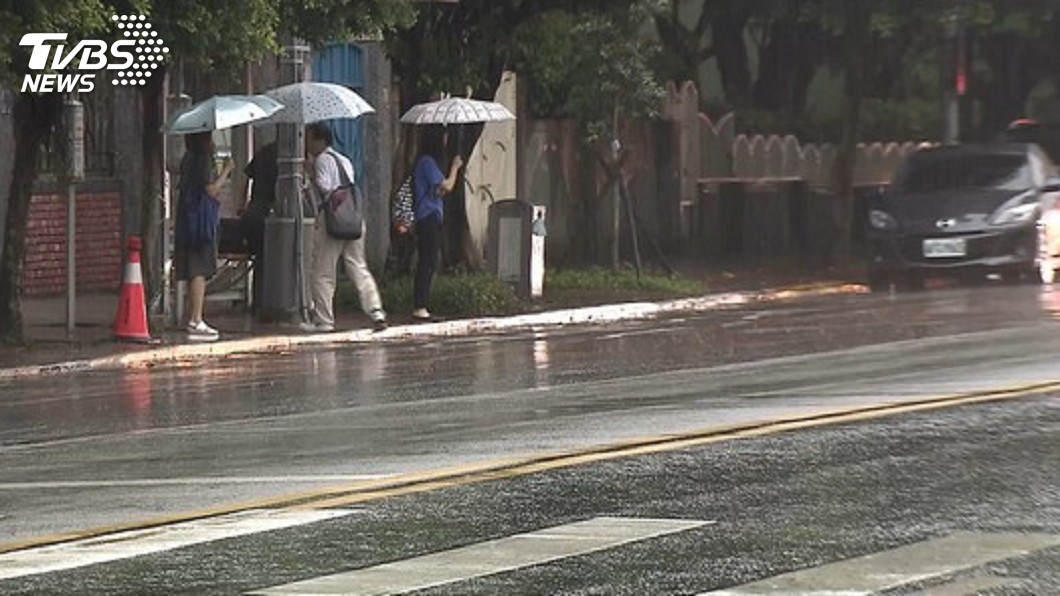 熱帶低壓豪雨襲南台灣 9校下午停課