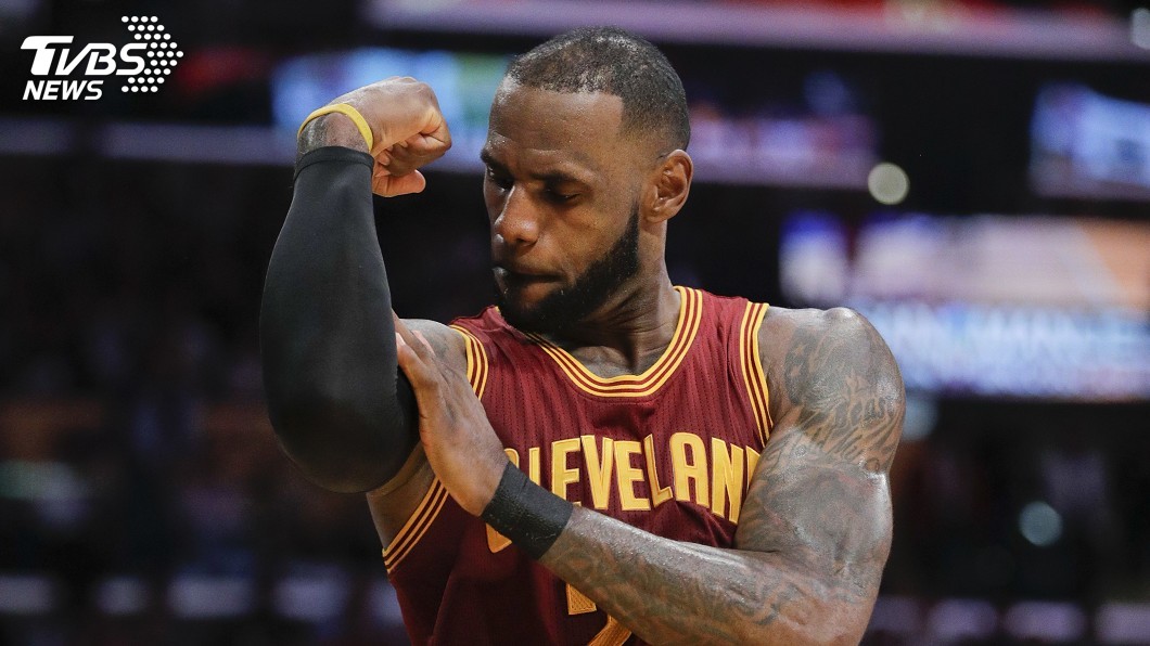 NBA詹姆斯正式簽約 加盟洛杉磯湖人