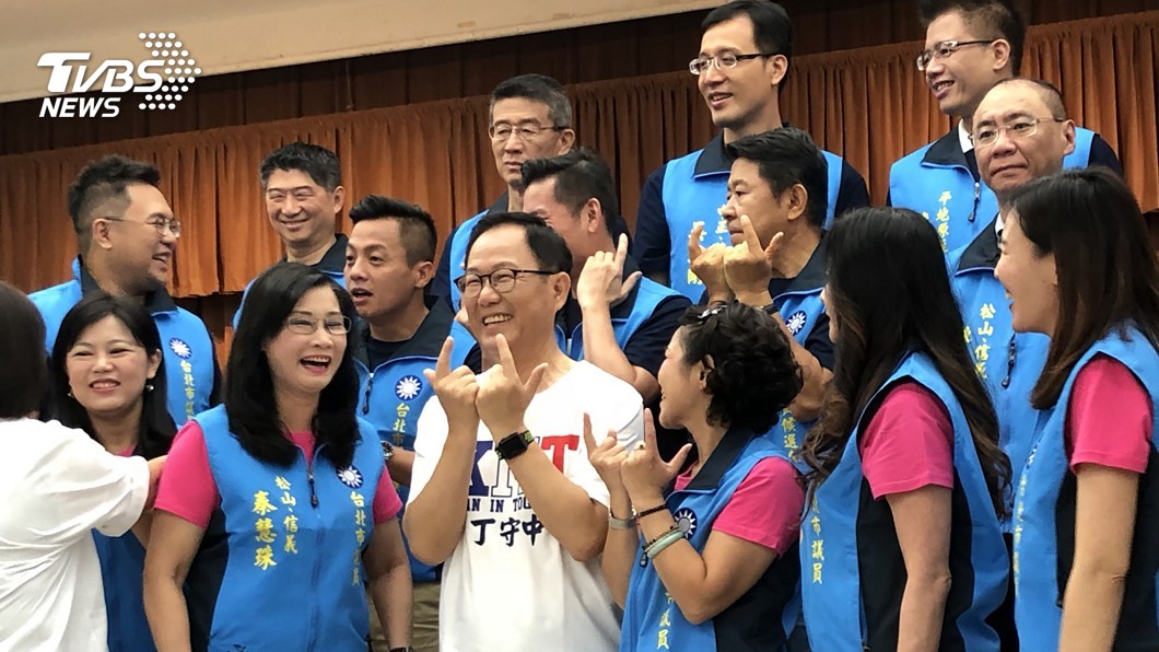 丁守中拍競選照展活力 將推動漫畫政見