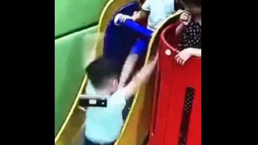 童踹人跌下滑梯致骨折　家長竟一走了之