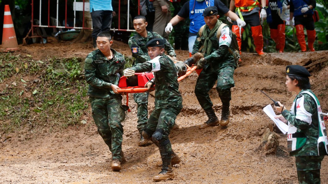 泰國洞穴受困足球隊 13人晚間全數獲救