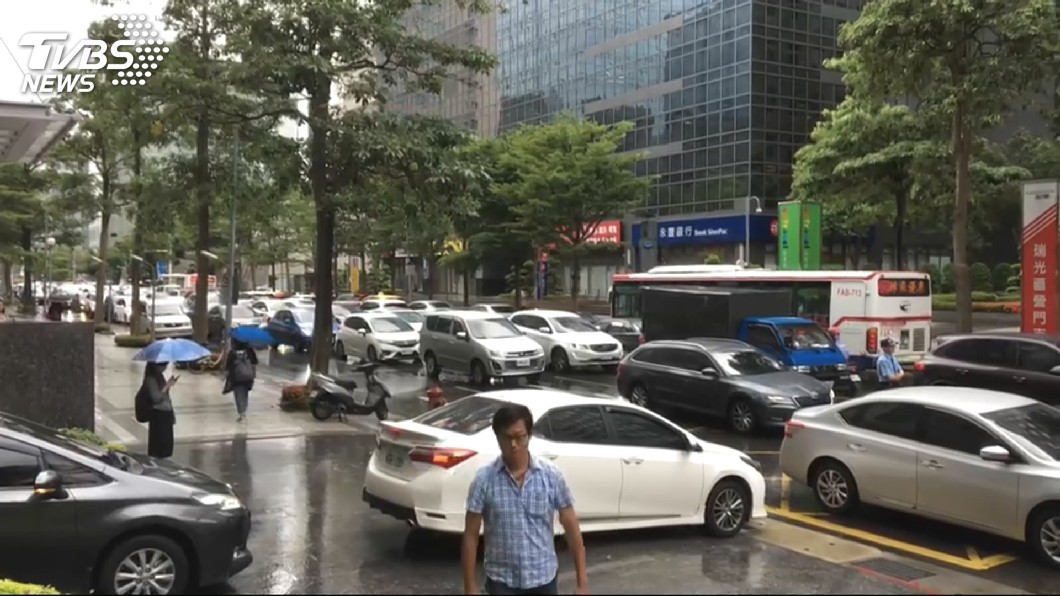 怎通勤?台北沒放、新北放 雙北連公車發車都不同調