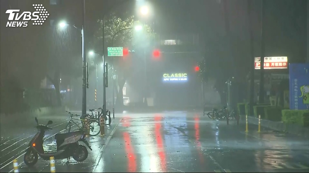 瑪莉亞吹斷電桿 北台灣一度超過2萬戶停電