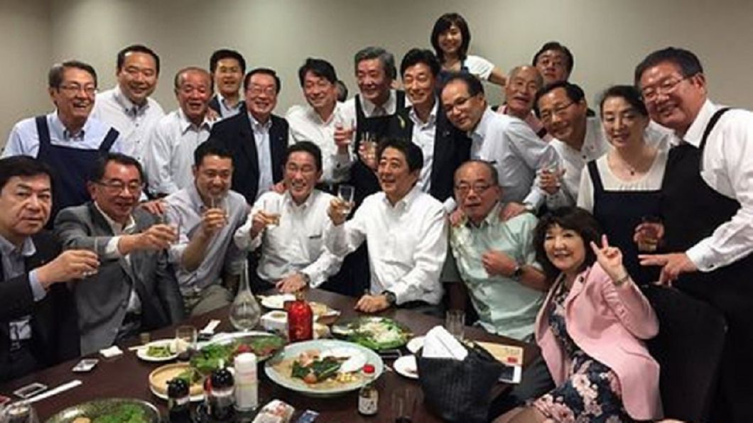 日本暴雨成災當晚　安倍飲酒作樂照曝光