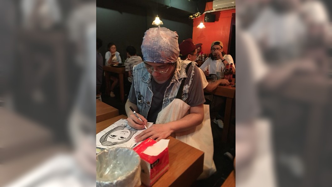 熱炒街逐店問「要畫畫嗎…」 男用A4紙作畫為母籌醫藥