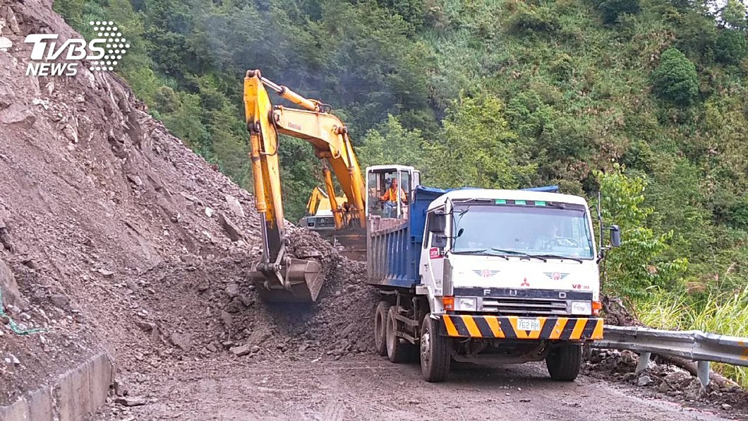 新中橫迴頭彎路段坍方 預計傍晚搶通