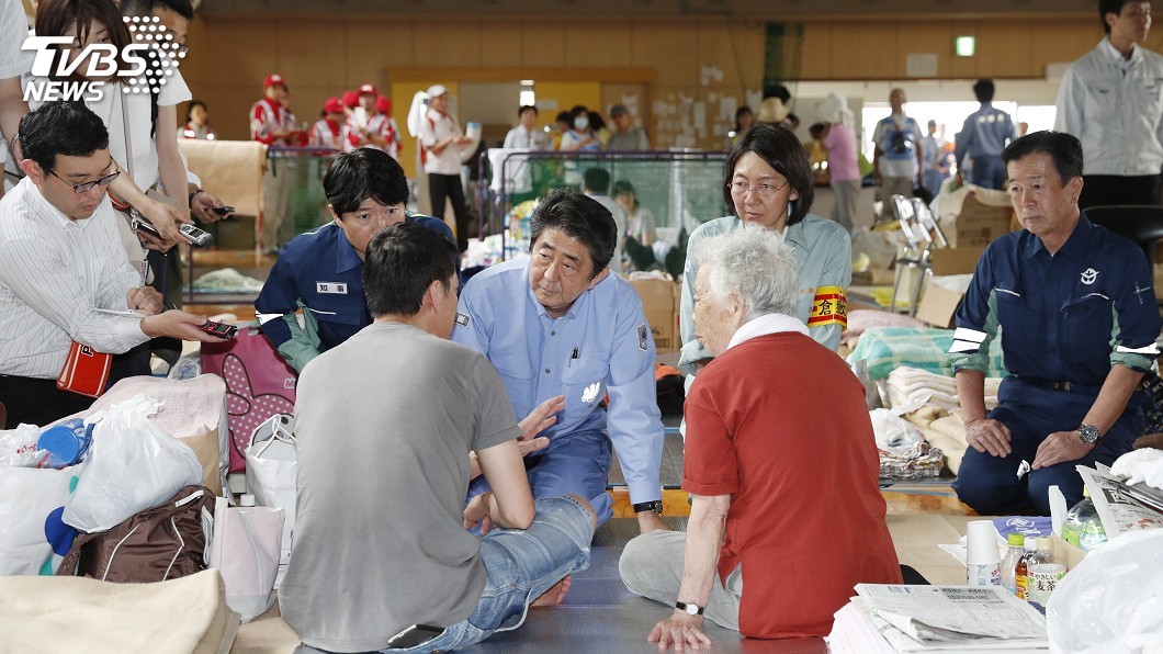 遭逢30年最慘重洪災　安倍晉三視察災區