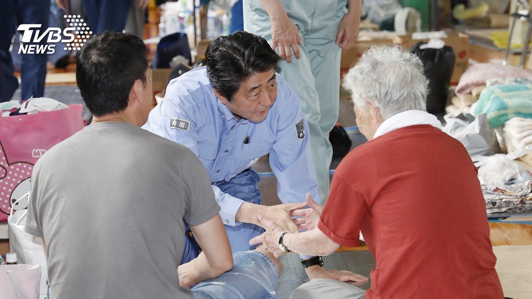 豪雨至少奪169條人命　日相安倍視察災區