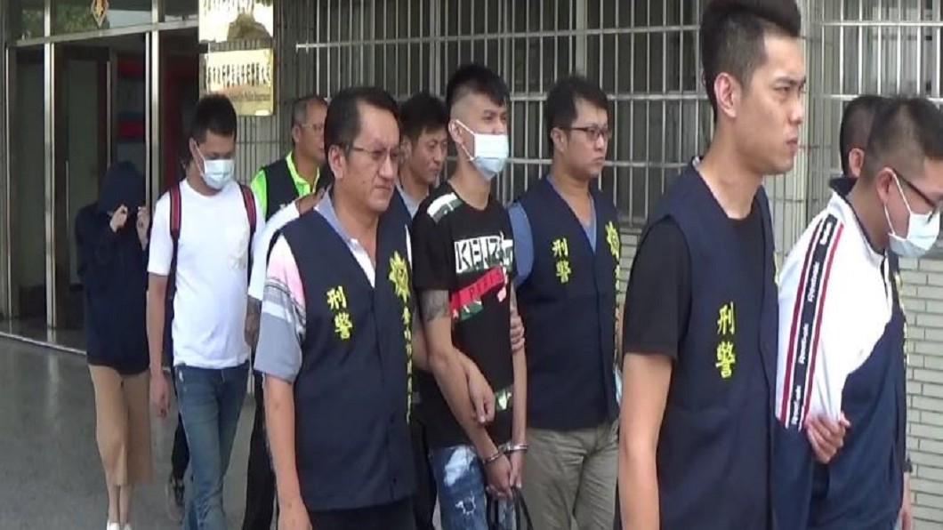 警破詐騙集團！成員驚見「零件廠富少」　被逮哭著要找媽