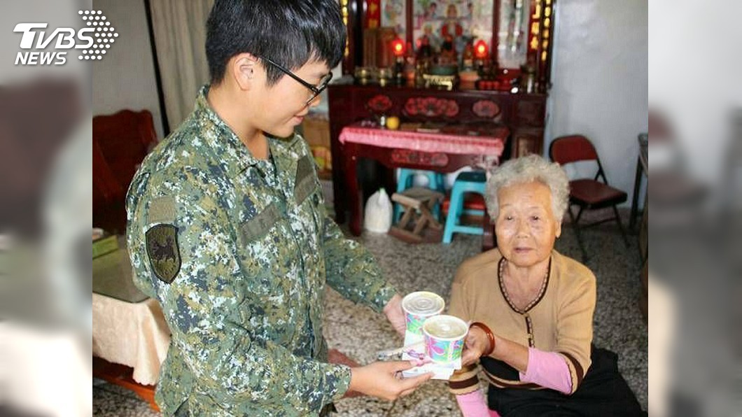 澎湖彈藥庫阿兵哥風雨無阻 天天送餐給老奶奶