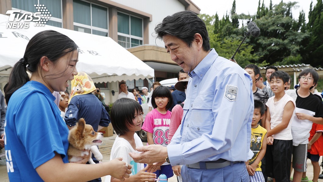 安倍慰問豪雨災民 承諾給予更多協助