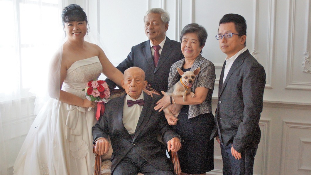 再幸福一次！　101歲阿公拍婚紗直呼「足歡喜」