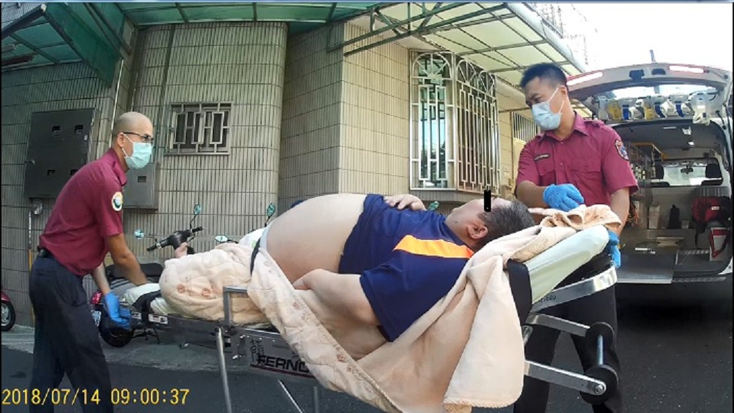 百公斤男頭痛就狂叩119 消防猛男怒開8百元罰單