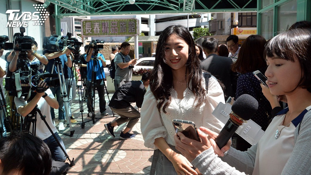 柯文哲競選團隊海選 來了個「選美冠軍」