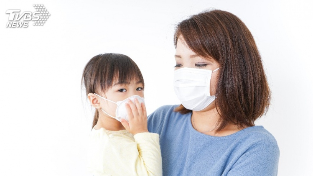 孩子放首位!母看診狂記女兒病情 逼哭醫師:妳癌末欸