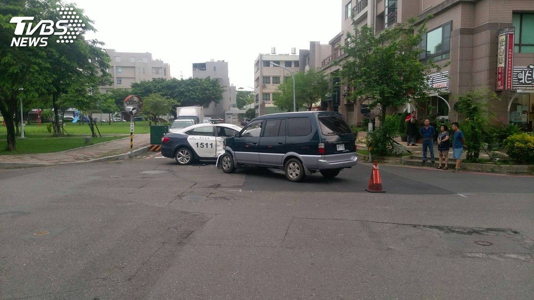 靈異事件？女墜樓亡警處理　17小時後他在陳屍處撞車