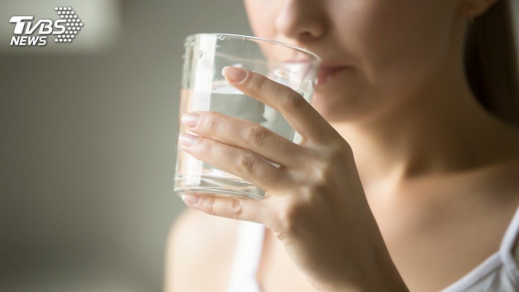日飲2000cc水健康有根據? 真相竟是「他」提出