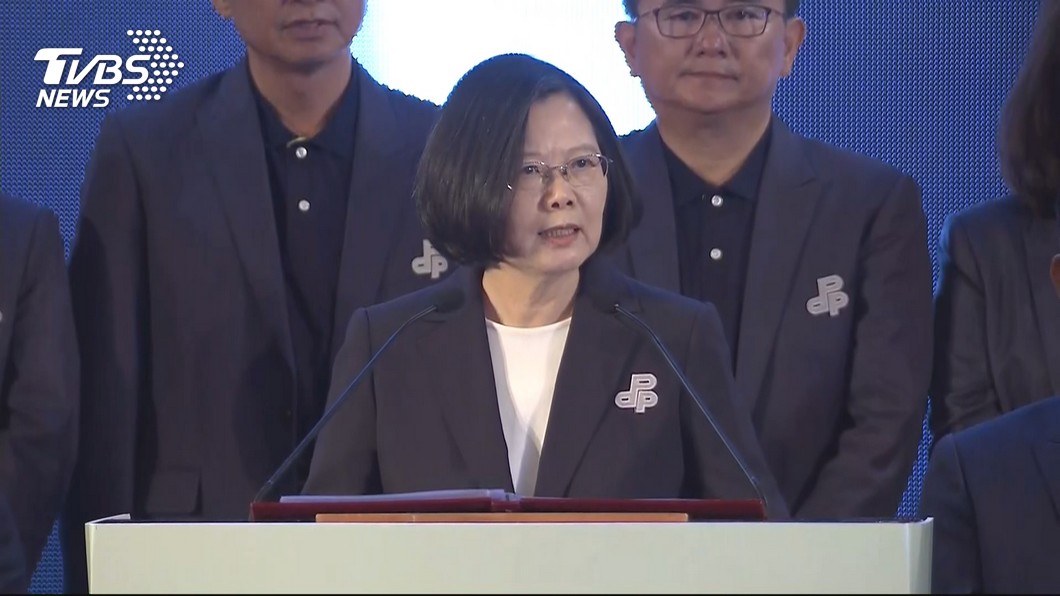 蔡英文總統在民進黨全代會抨擊前朝留下一堆爛攤子。(圖/TVBS)