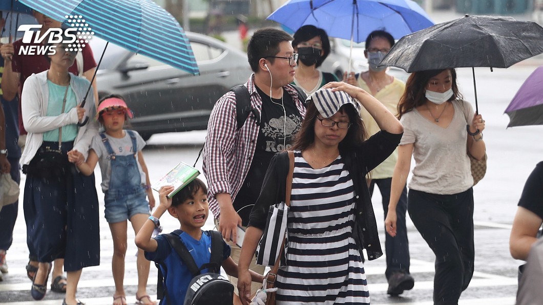 熱低壓環流影響 東部、南部慎防大雨!