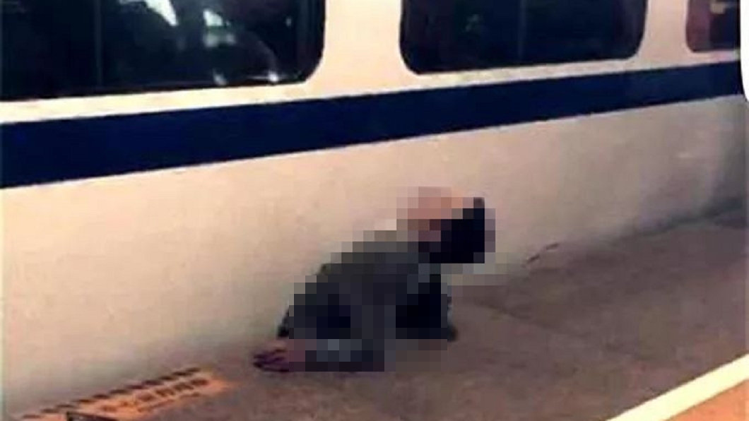 男跳鐵軌趕車遭夾死 家屬索賠法院打臉「自己找死」
