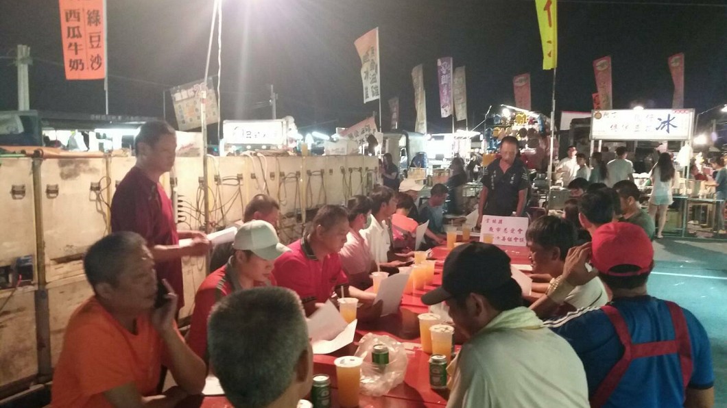 謝謝你們!這群夜市攤販捐棺助貧 8年捐了6500萬