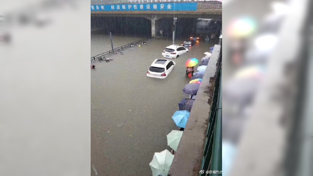 北京一夜暴雨 上班族自嘲「游泳進公司」