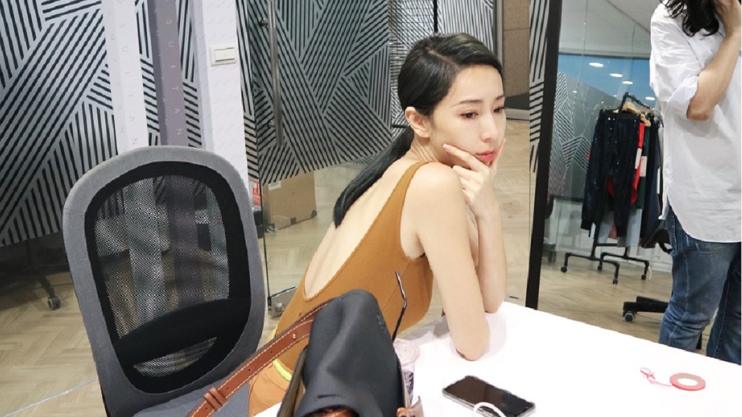 隋棠甜曬夫妻視察新辦公室照 下一秒整個糗呆...