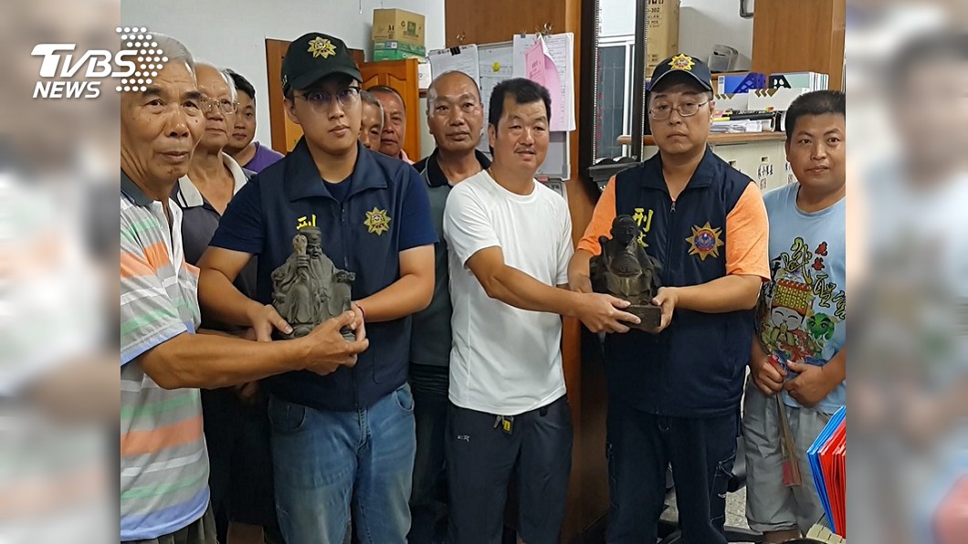 信徒竊百年土地公 卻將土地婆棄置草叢