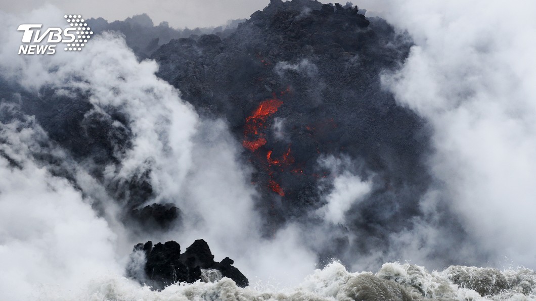 火山彈從天而降! 岩漿入海觀光船23傷