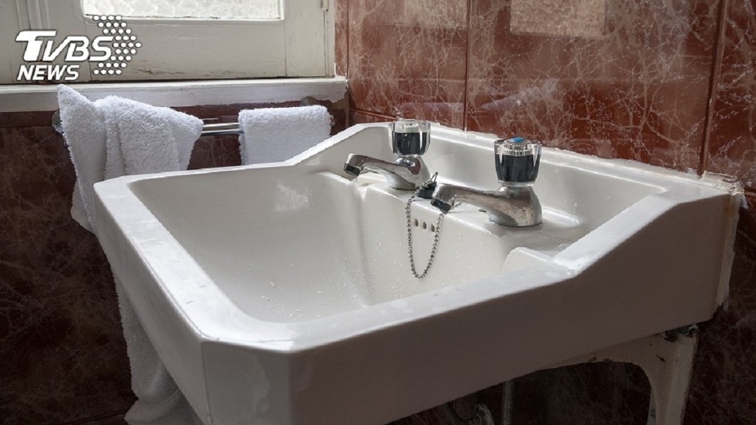 獨居兒失蹤2年 母親找警消破門…浴室驚見一堆白骨