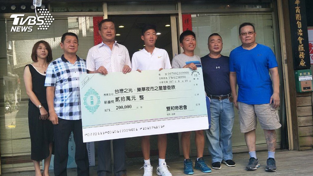 台灣之光!夜市球王曾俊欣 衣錦還鄉獲贈獎金