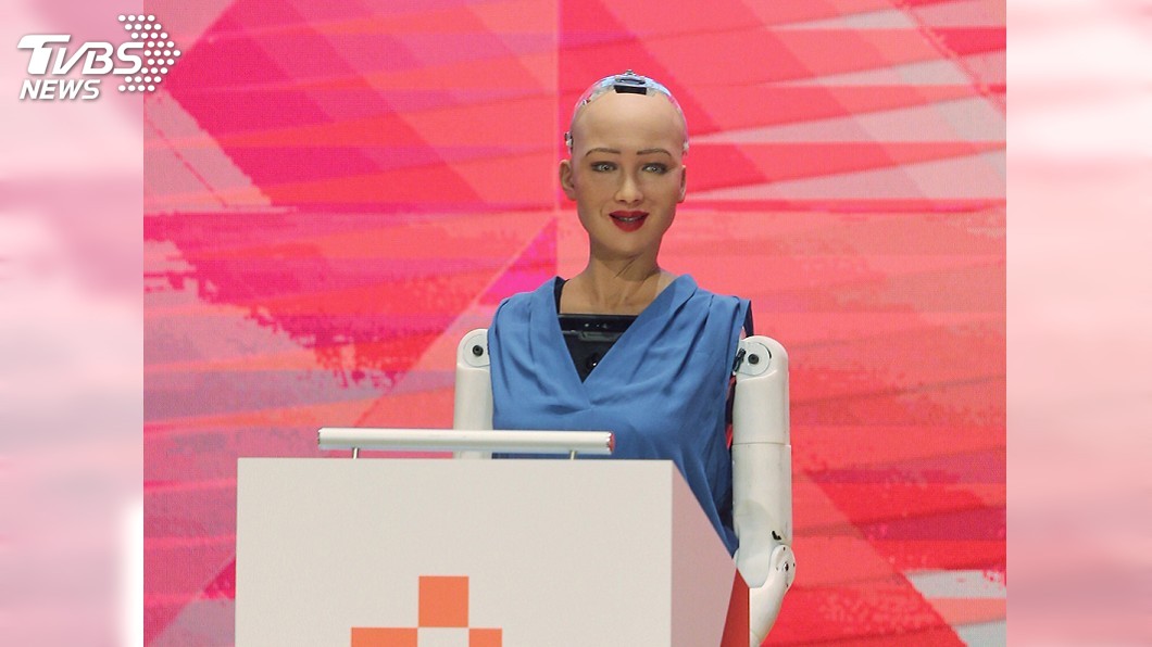蘇菲亞揭幕數位論壇 AI時代的期待與擔憂