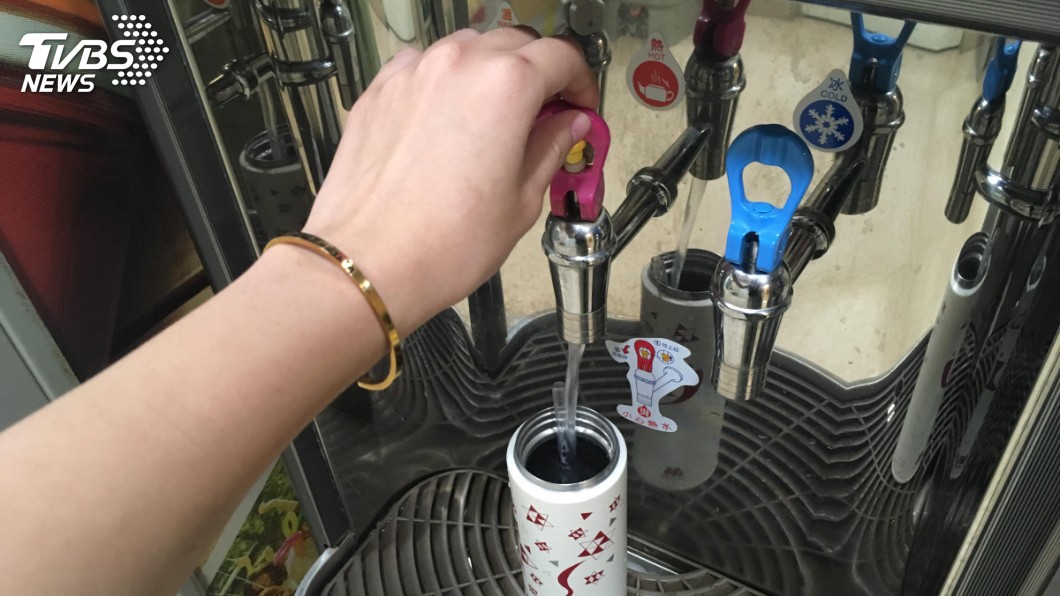 公司茶水間裝水被燙傷 勞保局:算職災