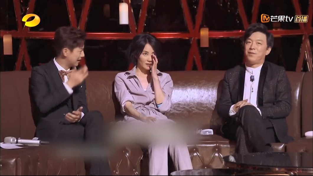看易烊千璽一鏡到底演出 王菲哽咽落淚