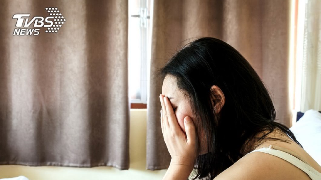 為愛棄5萬月薪!女遭男友日操18小時:挖耳屎也我來