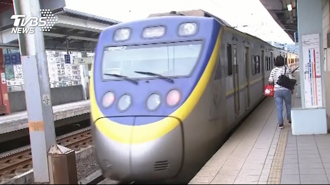 快訊/台鐵平溪線傳轎車闖入軌道擦撞 列車延誤
