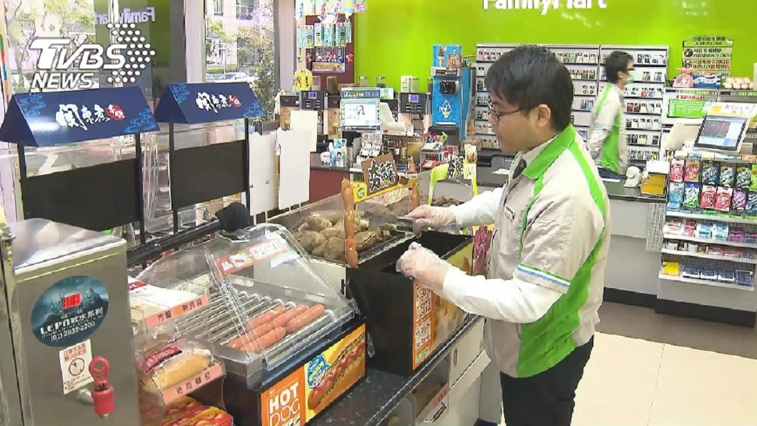 尿急!奇葩媽讓兒在熟食區解放 顧客傻眼:店員辛苦了