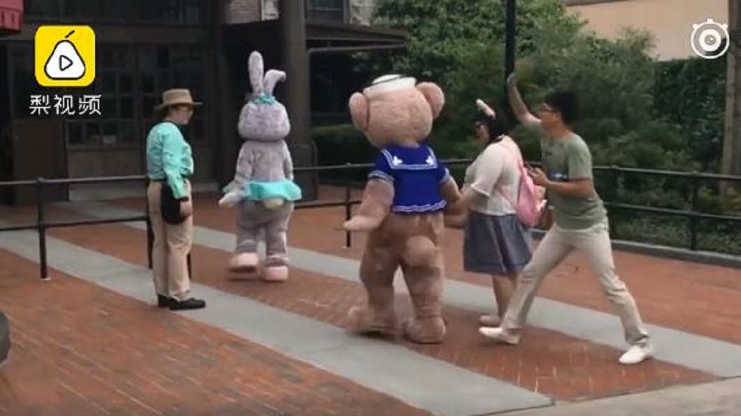 花栗鼠無端遭遊客拍頭　迪士尼演員腦震盪