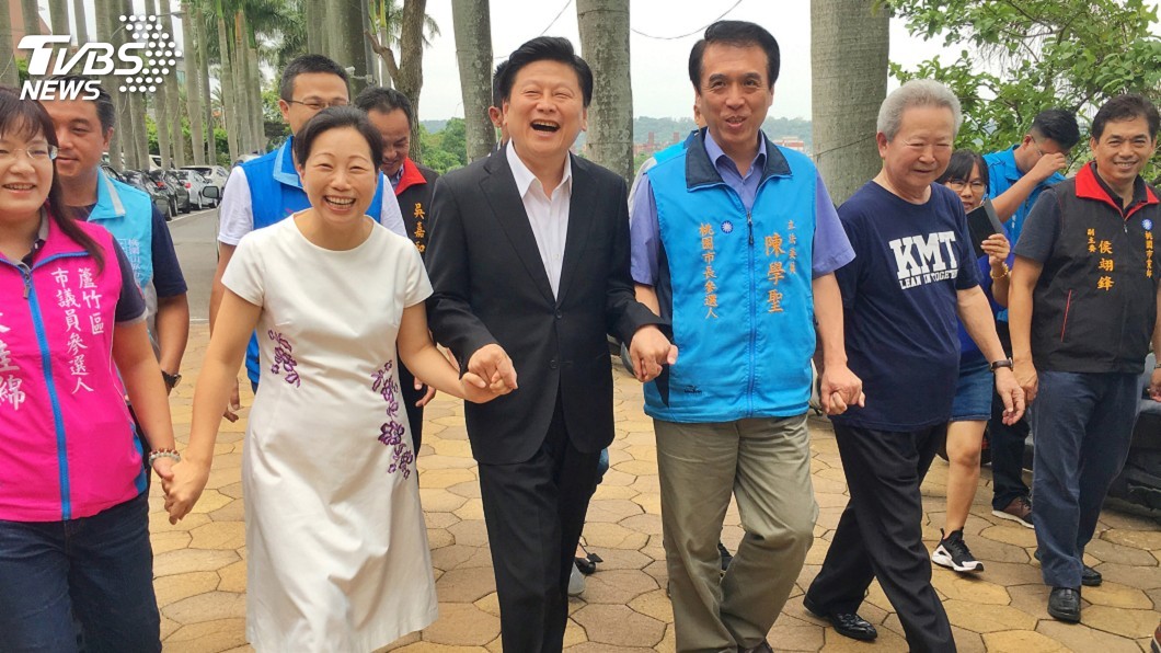 傅崐萁夫婦出席桃園共識營 為陳學聖造勢