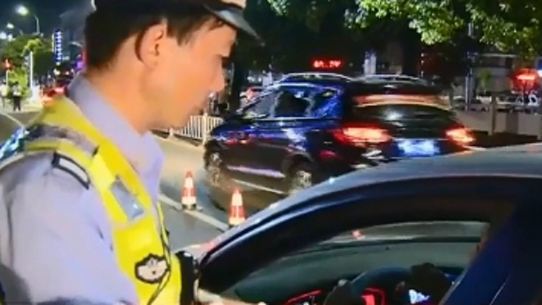 丈夫酒駕遭員警抓包 妻神回:這不算他沒駕照