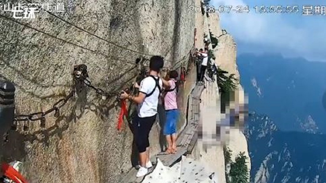 遊客跳下2千公尺華山棧道 目擊者嚇壞