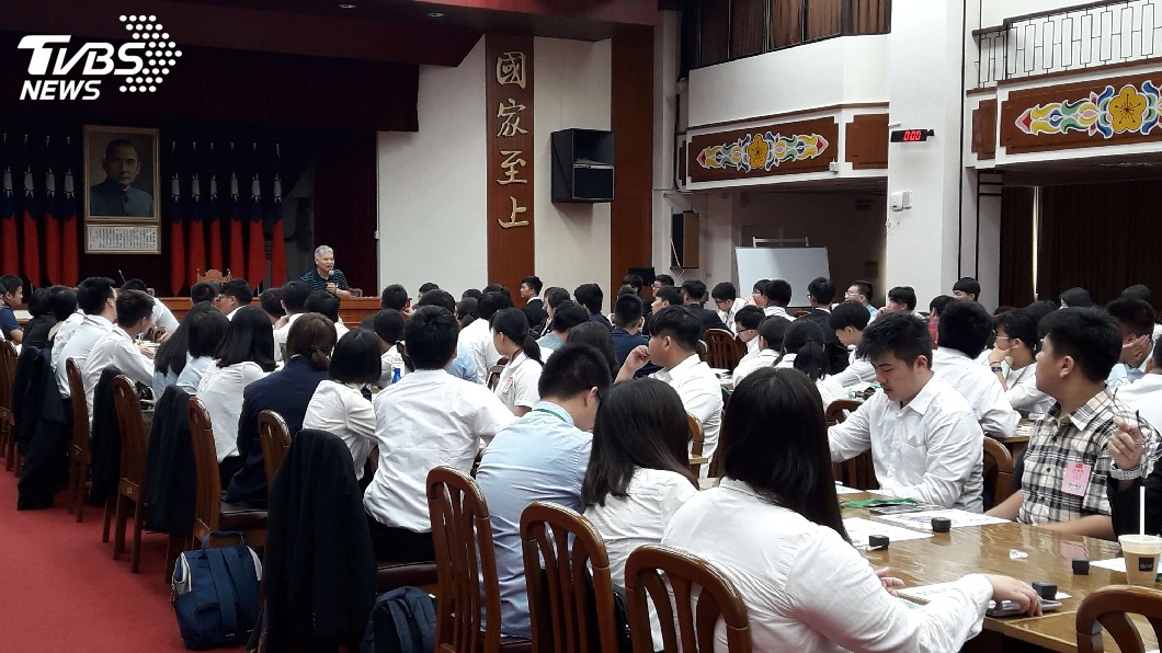 學生模擬當立委 學者期勉獨立思考