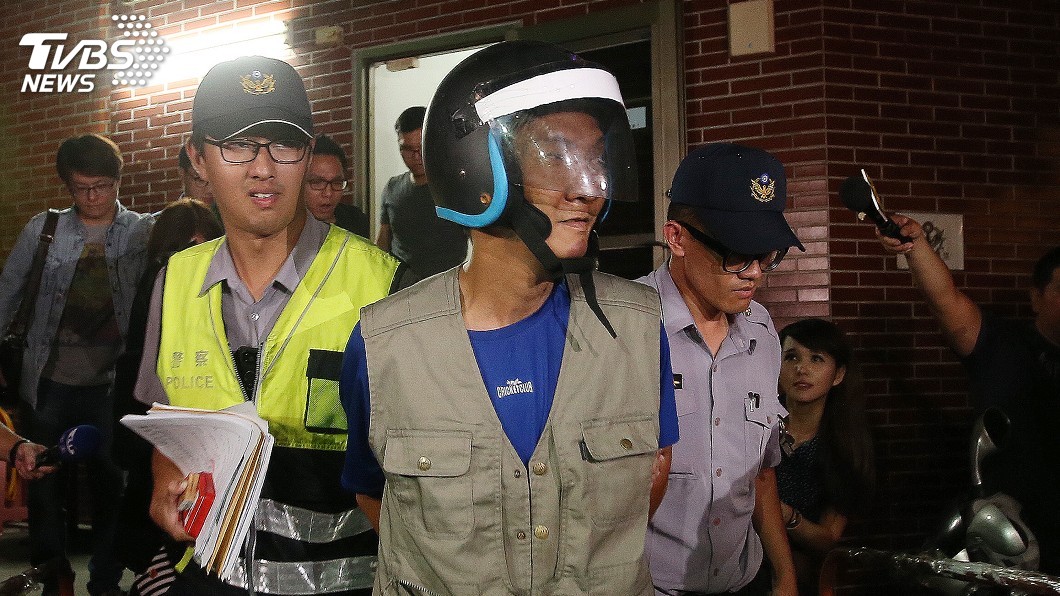 男子持鐵鎚攻擊總統府站崗憲兵 2萬元交保