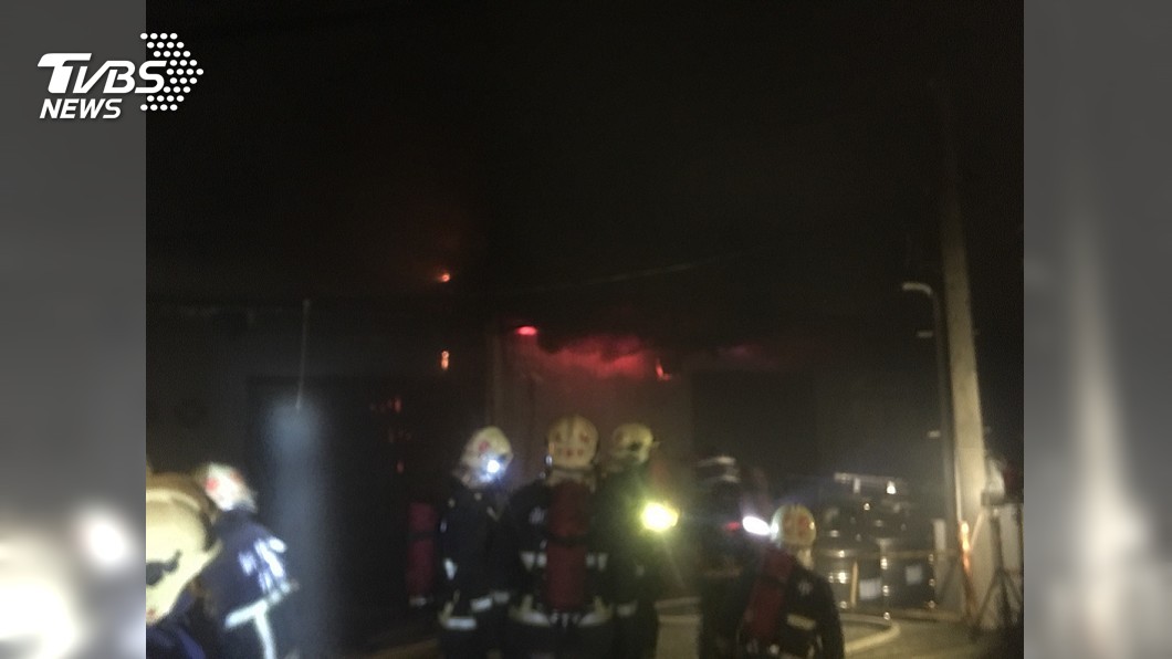 快訊/板橋1民宅竄火!警消搶救 無人受困