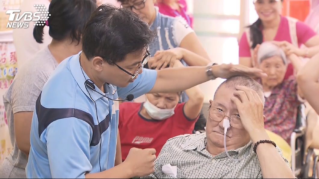 響應長照2.0 勞部擴大照服員就業獎勵範圍